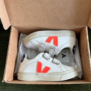 Veja Esplar - EUR 24, US 8